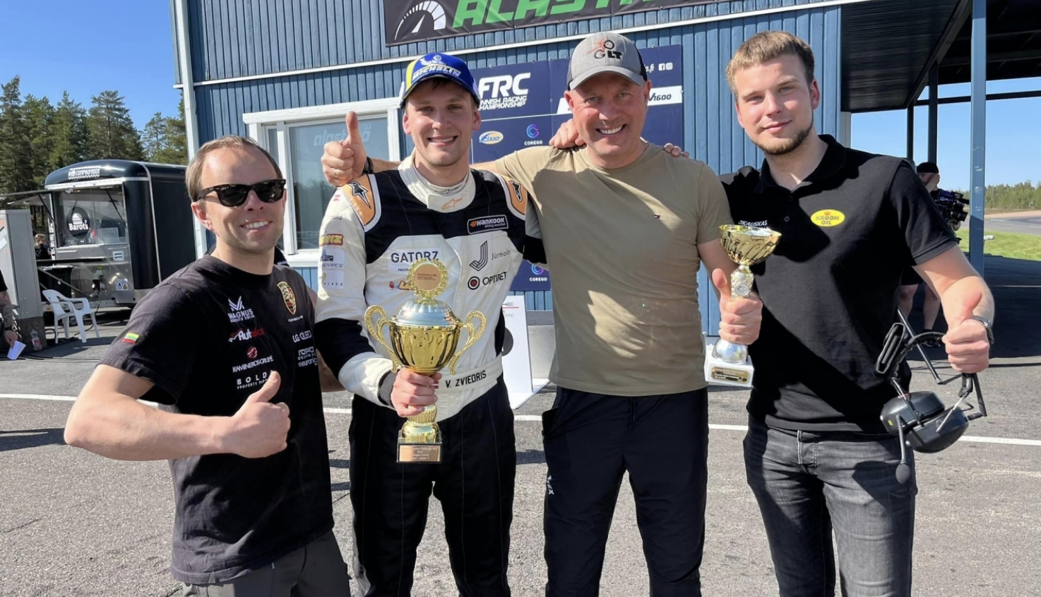 Valters Zviedris Porsche Sprint Challenge NEZ seriālā Somijā debitē ar otro vietu